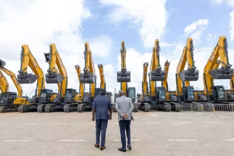 Ruto Warns ‘Brokers and Extortionists’ Against Interfering With Dangote Refinery 